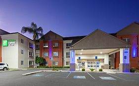 Holiday Inn Express & Suites - Tulare